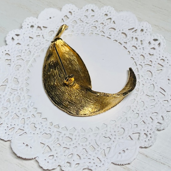 Classic Vintage Brooches, Lot of 3 - Picture 9 of 14